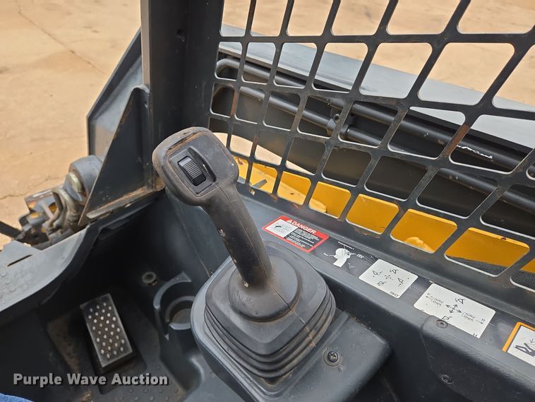 image for item EN8686 2011 John Deere 329D tracked skid steer loader