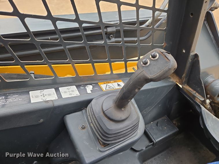 image for item EN8686 2011 John Deere 329D tracked skid steer loader