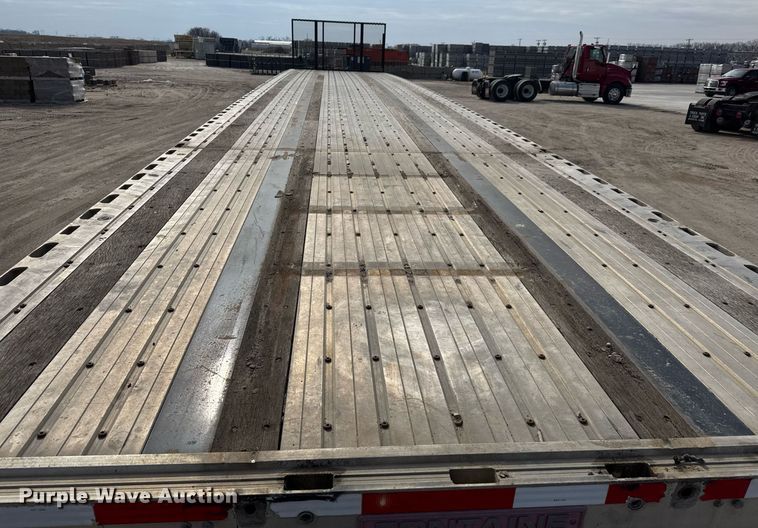 image for item EQ1009 2016 Fontaine HCICF12WSA flatbed trailer