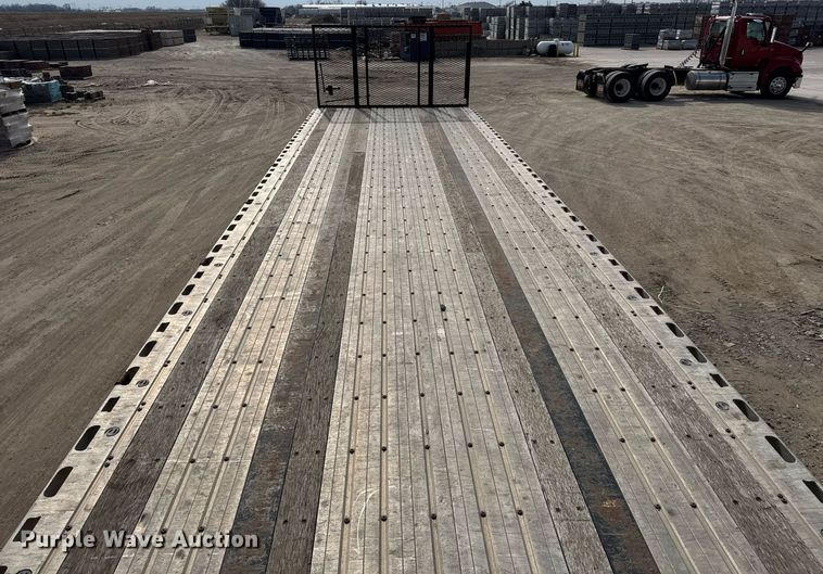 image for item EQ1009 2016 Fontaine HCICF12WSA flatbed trailer