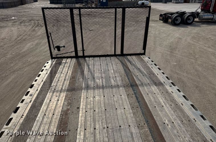image for item EQ1009 2016 Fontaine HCICF12WSA flatbed trailer