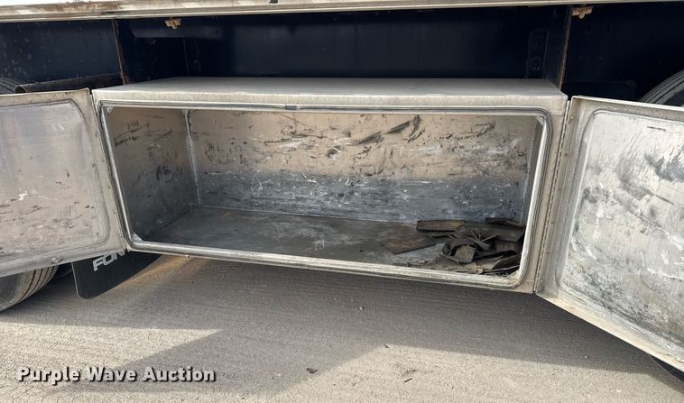 image for item EQ1009 2016 Fontaine HCICF12WSA flatbed trailer