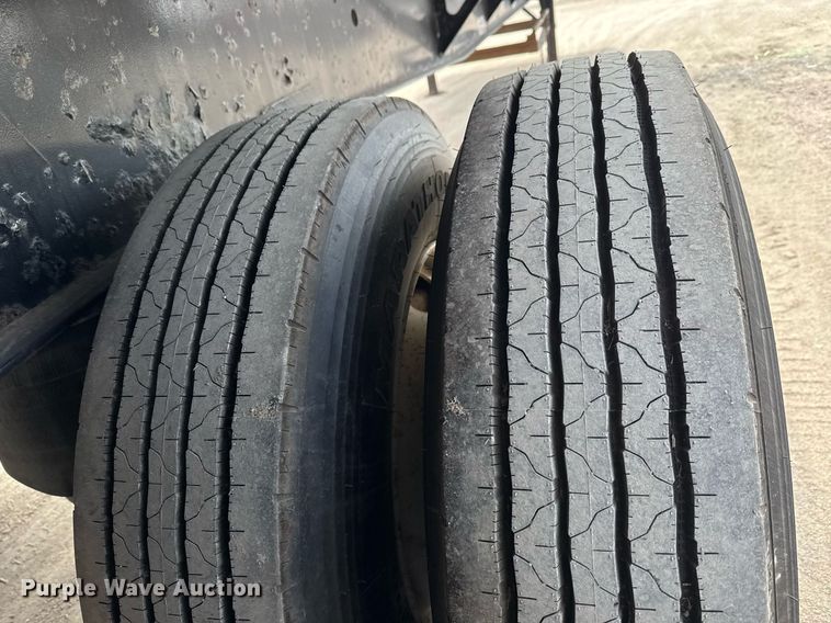 image for item EQ1009 2016 Fontaine HCICF12WSA flatbed trailer