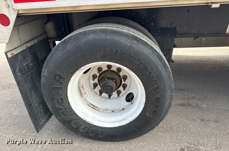 image for item EQ1009 2016 Fontaine HCICF12WSA flatbed trailer