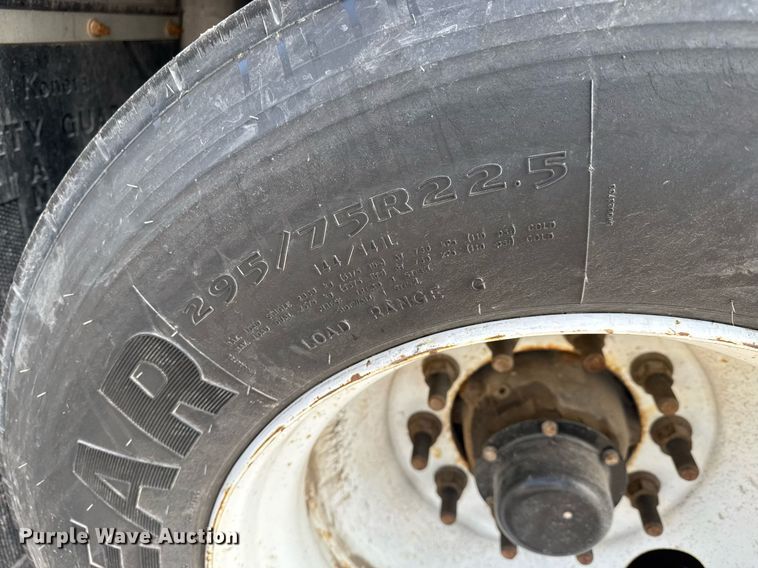 image for item EQ1009 2016 Fontaine HCICF12WSA flatbed trailer