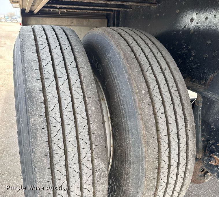 image for item EQ1009 2016 Fontaine HCICF12WSA flatbed trailer