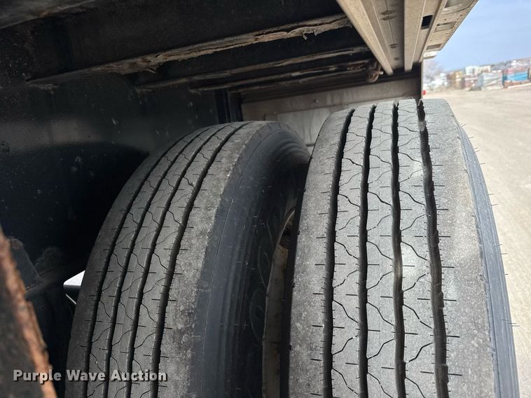 image for item EQ1009 2016 Fontaine HCICF12WSA flatbed trailer