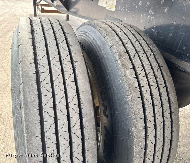 image for item EQ1009 2016 Fontaine HCICF12WSA flatbed trailer