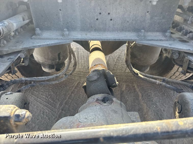 image for item EQ1011 2015 Kenworth T880 semi truck