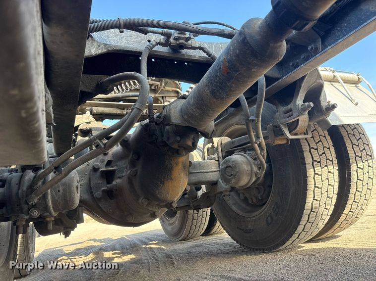 image for item EQ1011 2015 Kenworth T880 semi truck