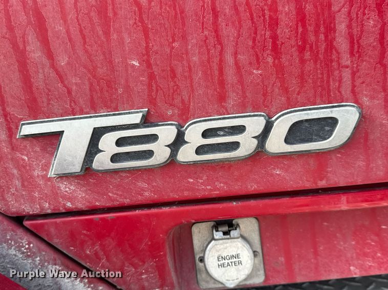 image for item EQ1011 2015 Kenworth T880 semi truck