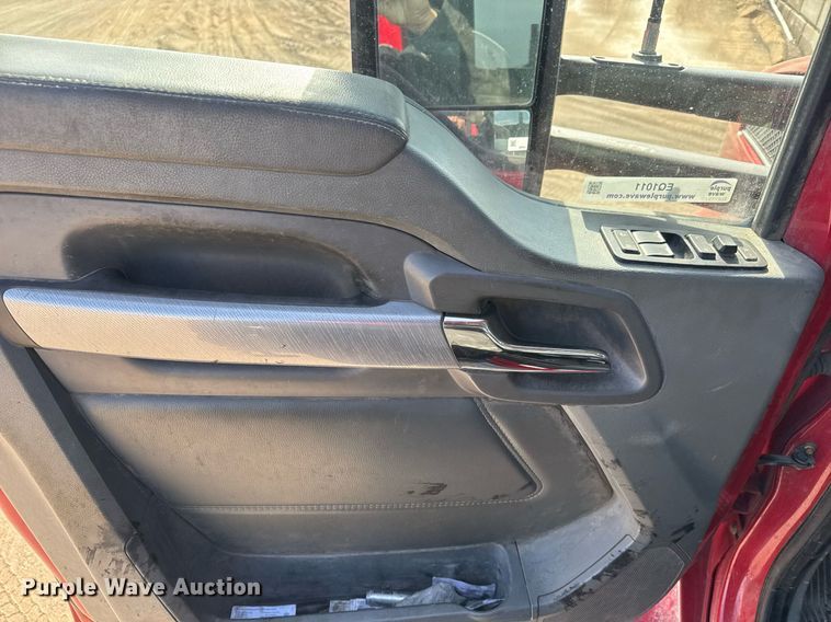 image for item EQ1011 2015 Kenworth T880 semi truck