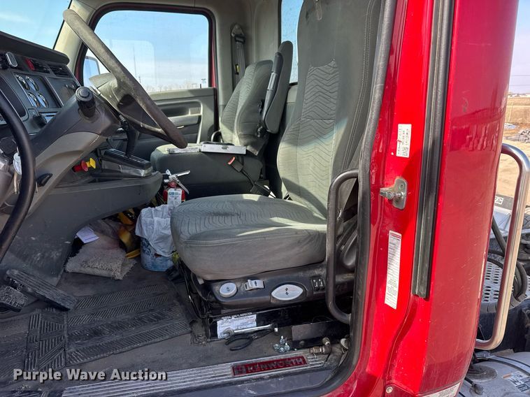 image for item EQ1011 2015 Kenworth T880 semi truck