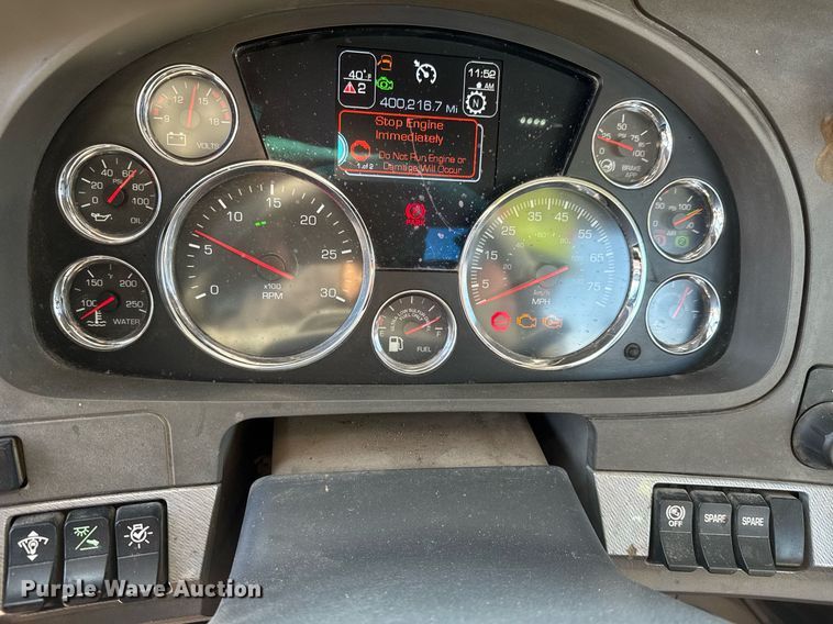 image for item EQ1011 2015 Kenworth T880 semi truck