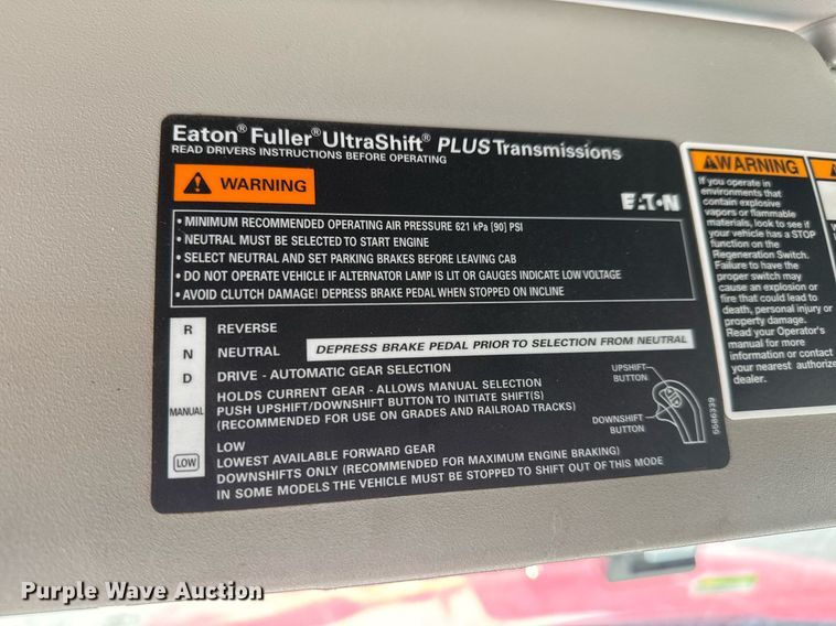 image for item EQ1011 2015 Kenworth T880 semi truck