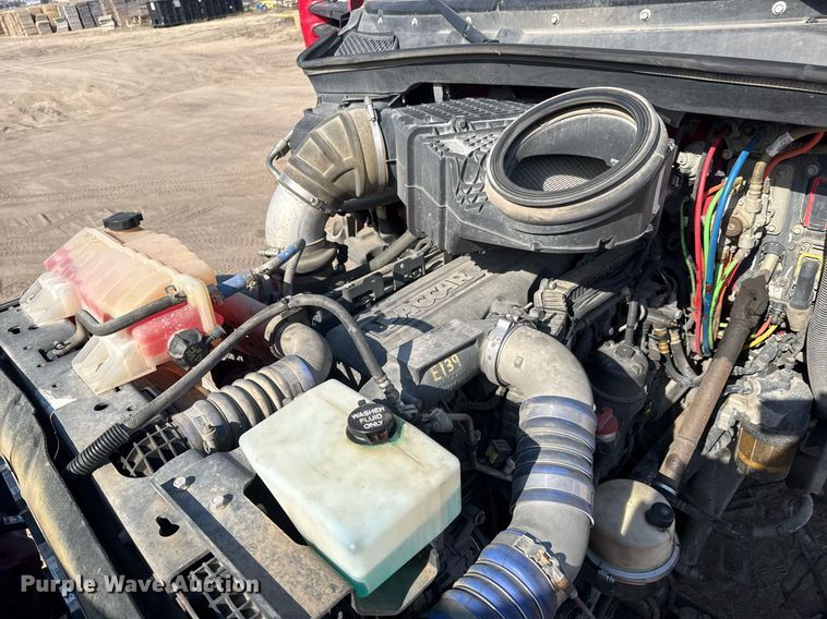 image for item EQ1011 2015 Kenworth T880 semi truck