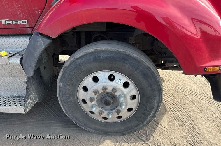 image for item EQ1011 2015 Kenworth T880 semi truck