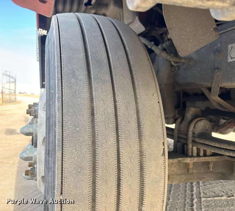 image for item EQ1011 2015 Kenworth T880 semi truck