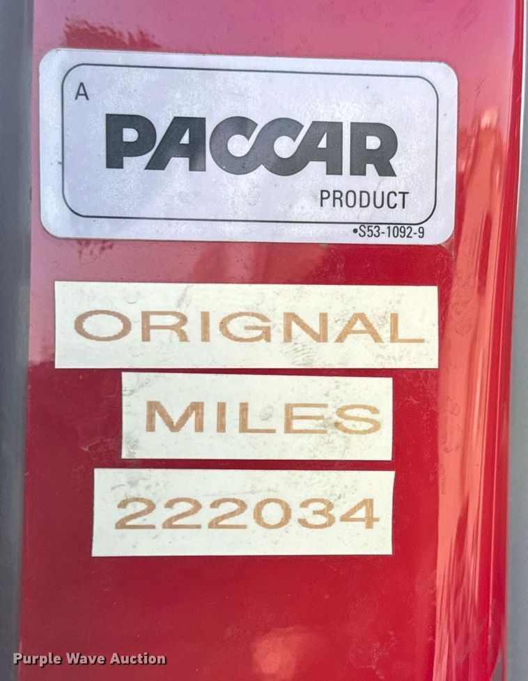 image for item EQ1011 2015 Kenworth T880 semi truck