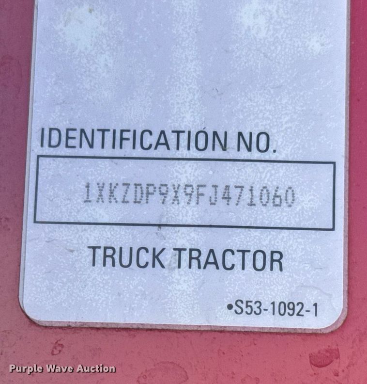 image for item EQ1011 2015 Kenworth T880 semi truck