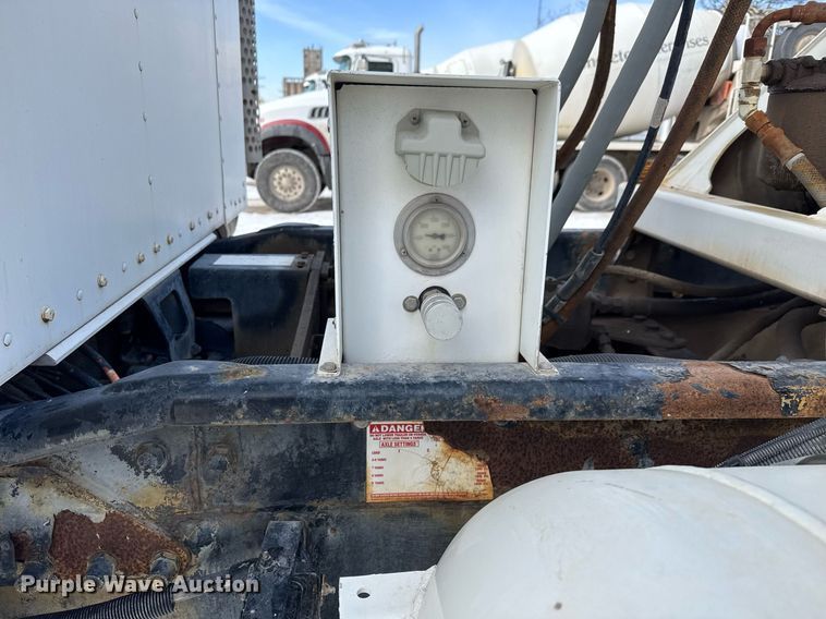 image for item EQ1035 2007 Kenworth W900 ready mix truck