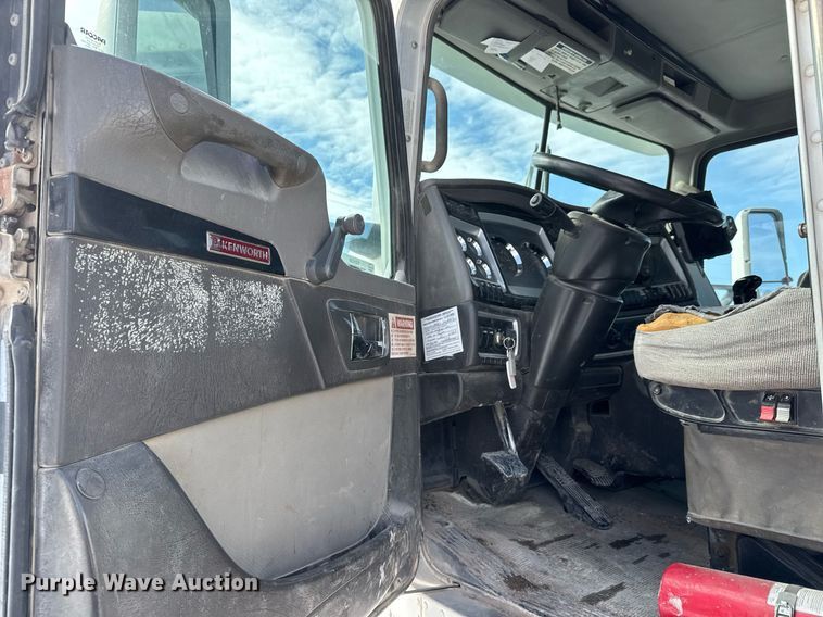 image for item EQ1035 2007 Kenworth W900 ready mix truck