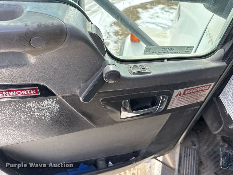 image for item EQ1035 2007 Kenworth W900 ready mix truck