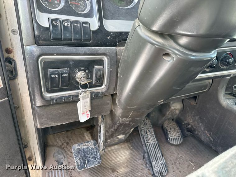 image for item EQ1035 2007 Kenworth W900 ready mix truck