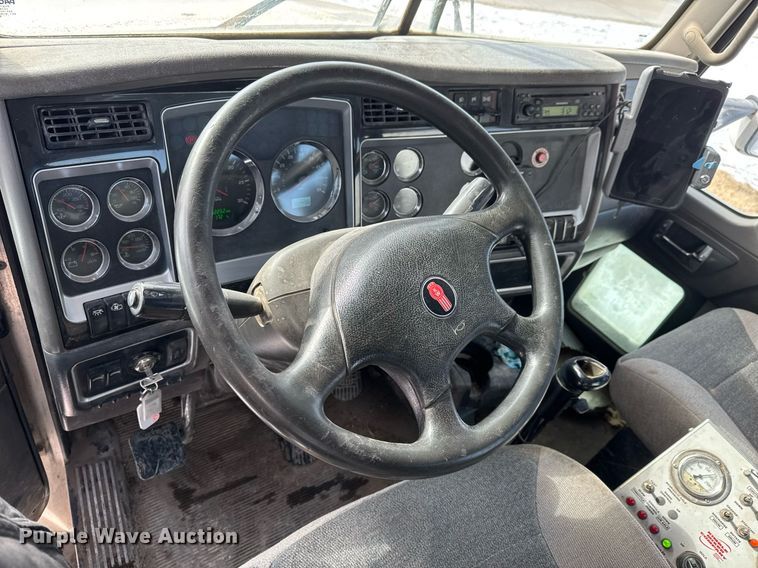 image for item EQ1035 2007 Kenworth W900 ready mix truck