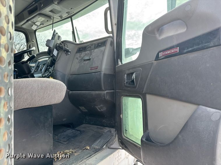 image for item EQ1035 2007 Kenworth W900 ready mix truck