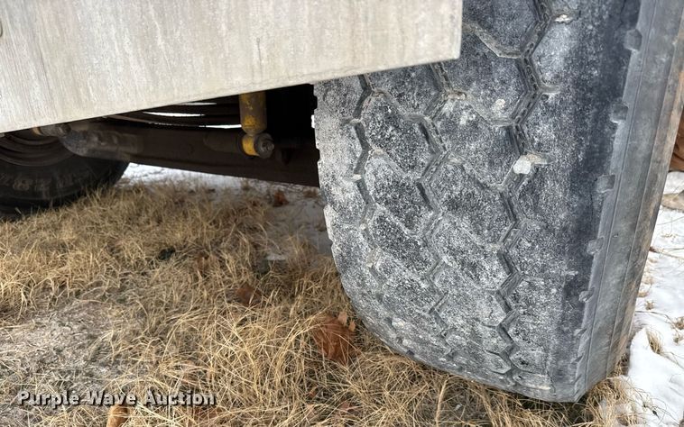 image for item EQ1035 2007 Kenworth W900 ready mix truck