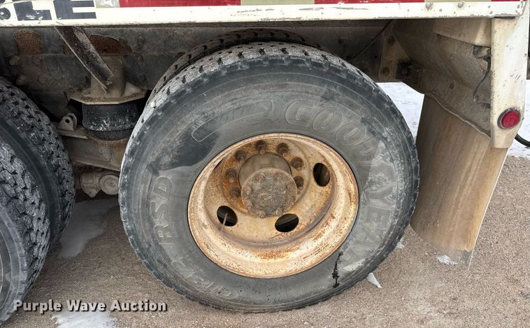 image for item EQ1035 2007 Kenworth W900 ready mix truck