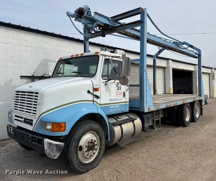 image for item EQ1038 1997 International 8100 crane truck