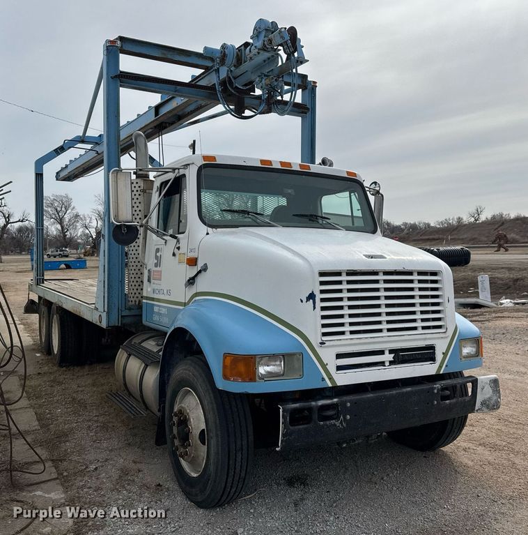 image for item EQ1038 1997 International 8100 crane truck