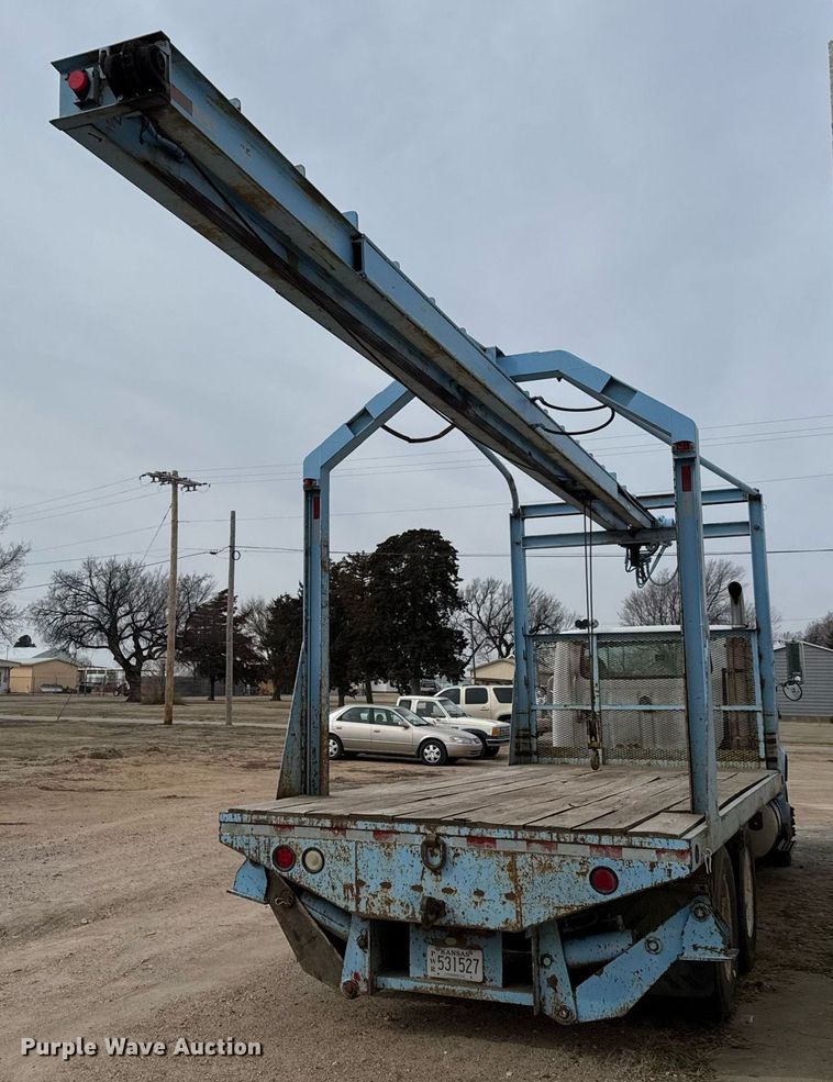 image for item EQ1038 1997 International 8100 crane truck