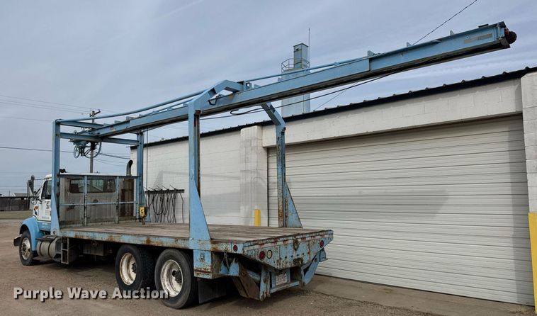 image for item EQ1038 1997 International 8100 crane truck