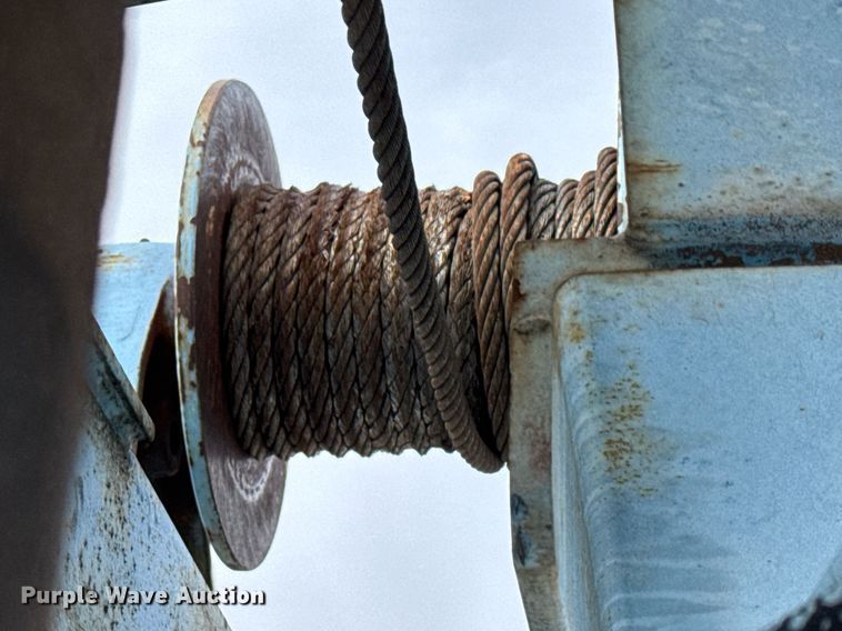 image for item EQ1038 1997 International 8100 crane truck