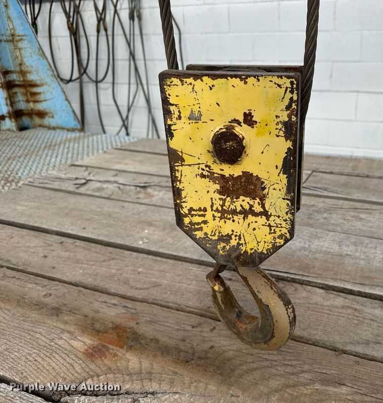 image for item EQ1038 1997 International 8100 crane truck