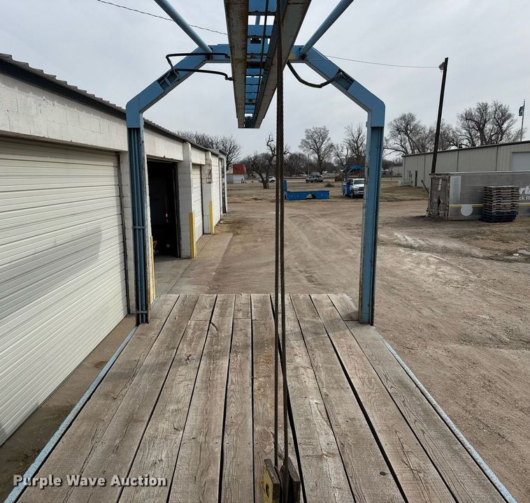 image for item EQ1038 1997 International 8100 crane truck