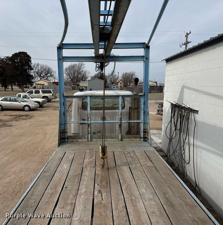 image for item EQ1038 1997 International 8100 crane truck