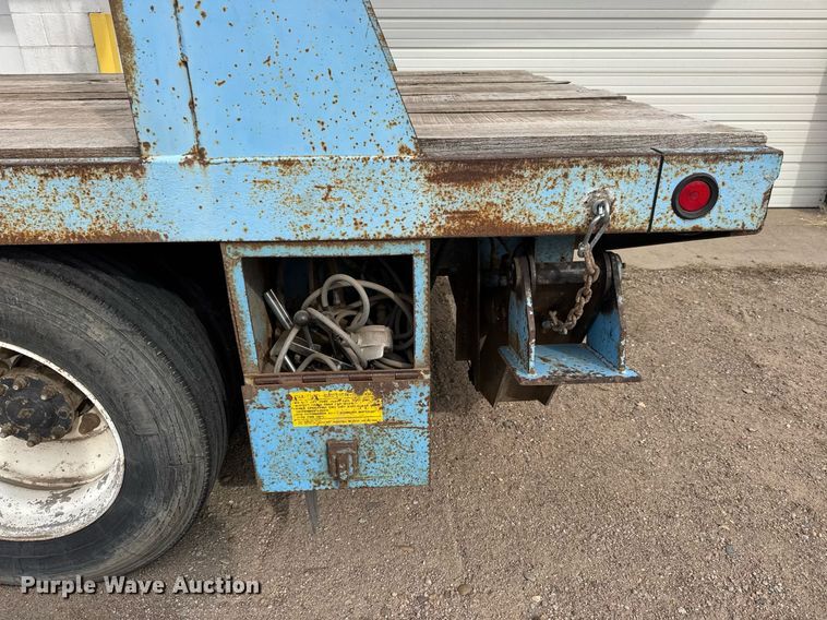 image for item EQ1038 1997 International 8100 crane truck