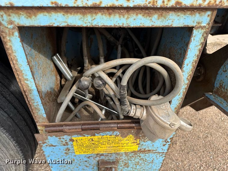 image for item EQ1038 1997 International 8100 crane truck