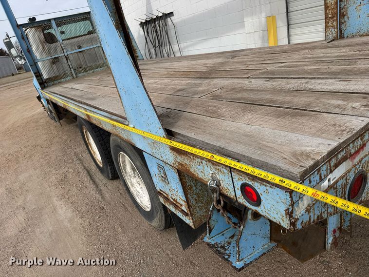 image for item EQ1038 1997 International 8100 crane truck