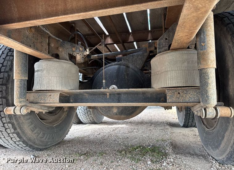 image for item EQ1038 1997 International 8100 crane truck