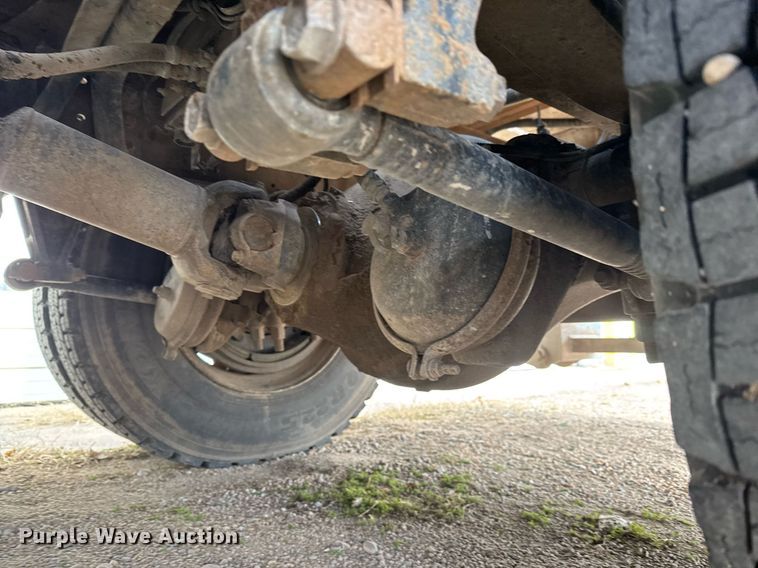 image for item EQ1038 1997 International 8100 crane truck