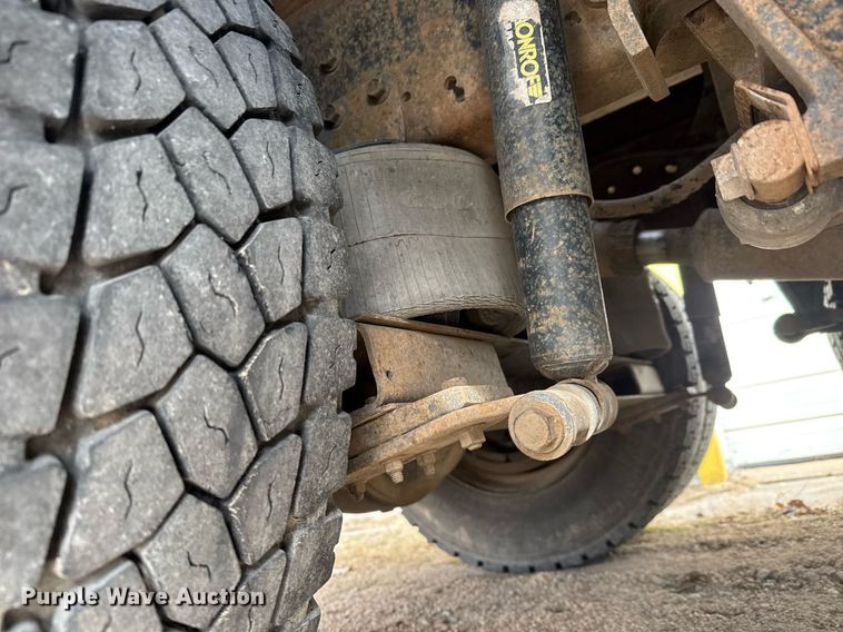 image for item EQ1038 1997 International 8100 crane truck