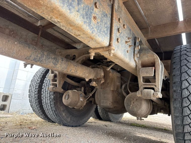 image for item EQ1038 1997 International 8100 crane truck