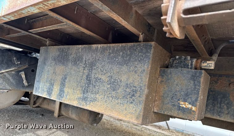 image for item EQ1038 1997 International 8100 crane truck