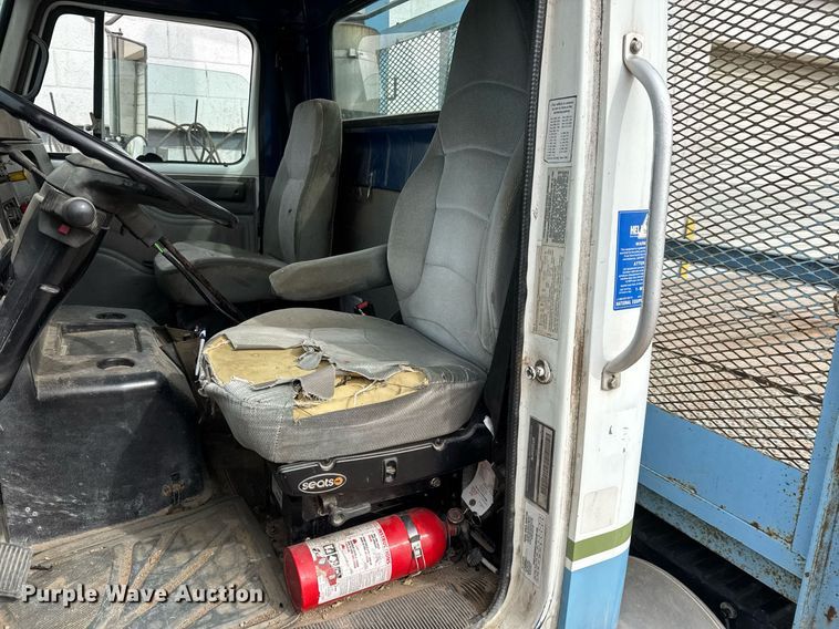 image for item EQ1038 1997 International 8100 crane truck