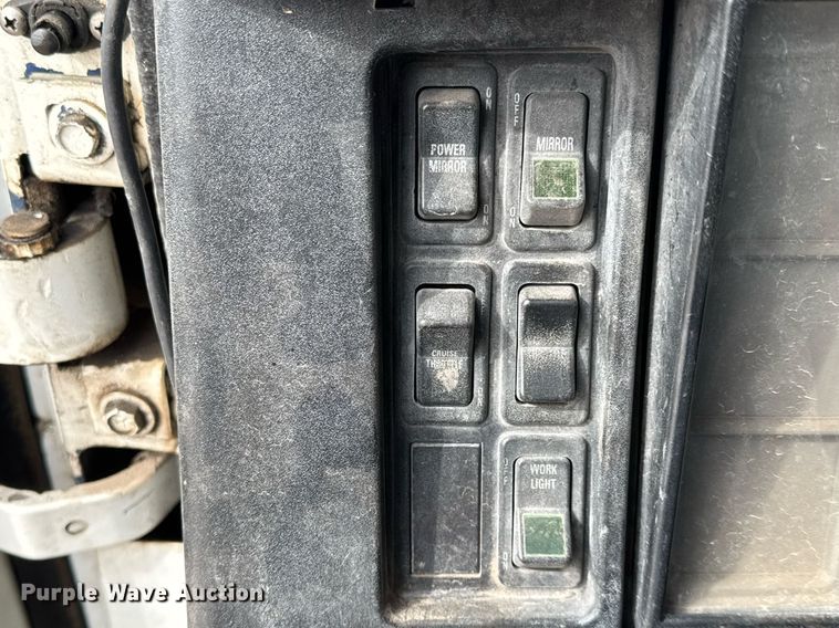 image for item EQ1038 1997 International 8100 crane truck